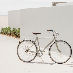 Linus Roadster 7i in front of Venice, California beach house